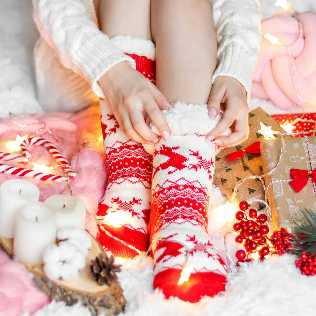 Chaussettes-pantoufles Renne Rouge enfilées